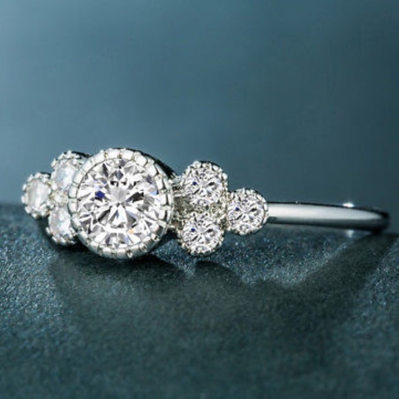 Round Cut White Sapphire Ring - Picture 6 of 8